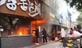 厦门快餐馆爆料视频曝光,揭秘后厨卫生乱象