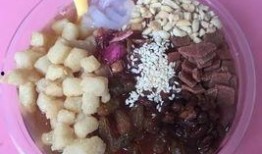 网友爆料搓冰粉视频,传统美食制作过程大揭秘